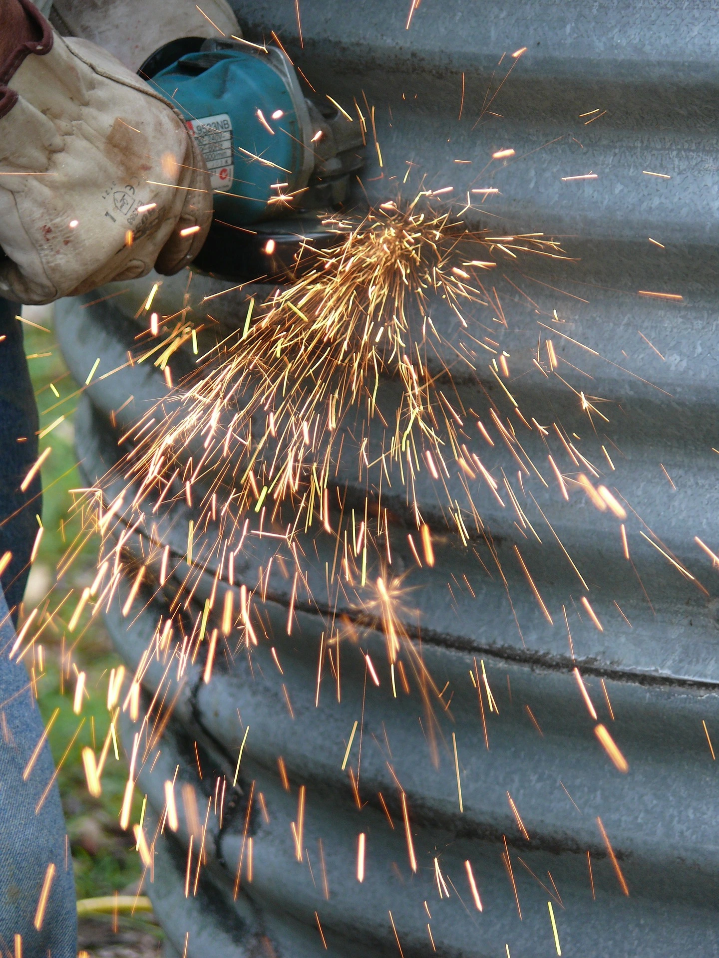 How to Use Battery Powered Disc Grinder for Polishing
